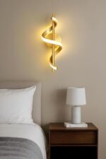 Blue City Decor Curvexa 12W LED Wall Lamp in Modern Flow Design - Image 5